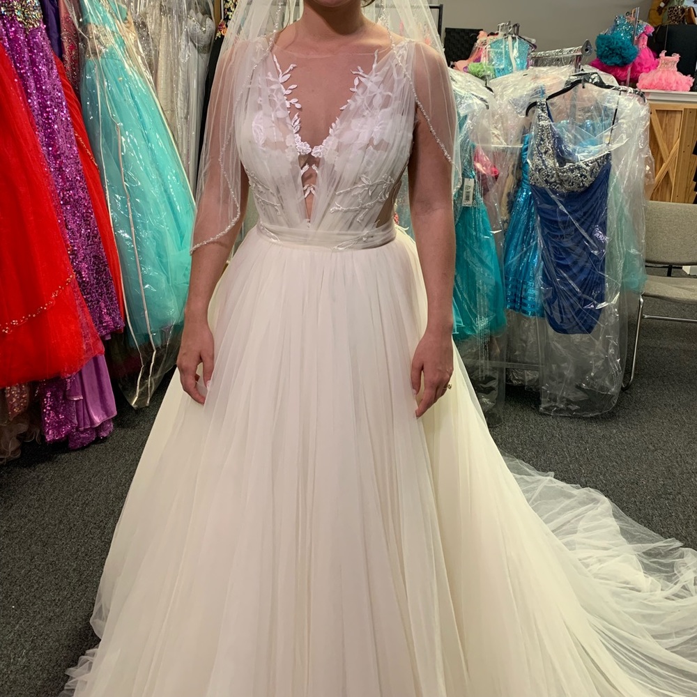 Ange Etoiles “Alin” Wedding dress. New! Off white A-line with tulle skirt